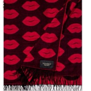 NWT Victoria’s Secret KISS ME BLANKET THROW